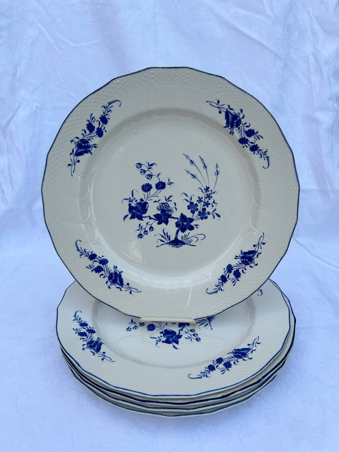 Set of 4 Bleu de Tournay iron earth plates