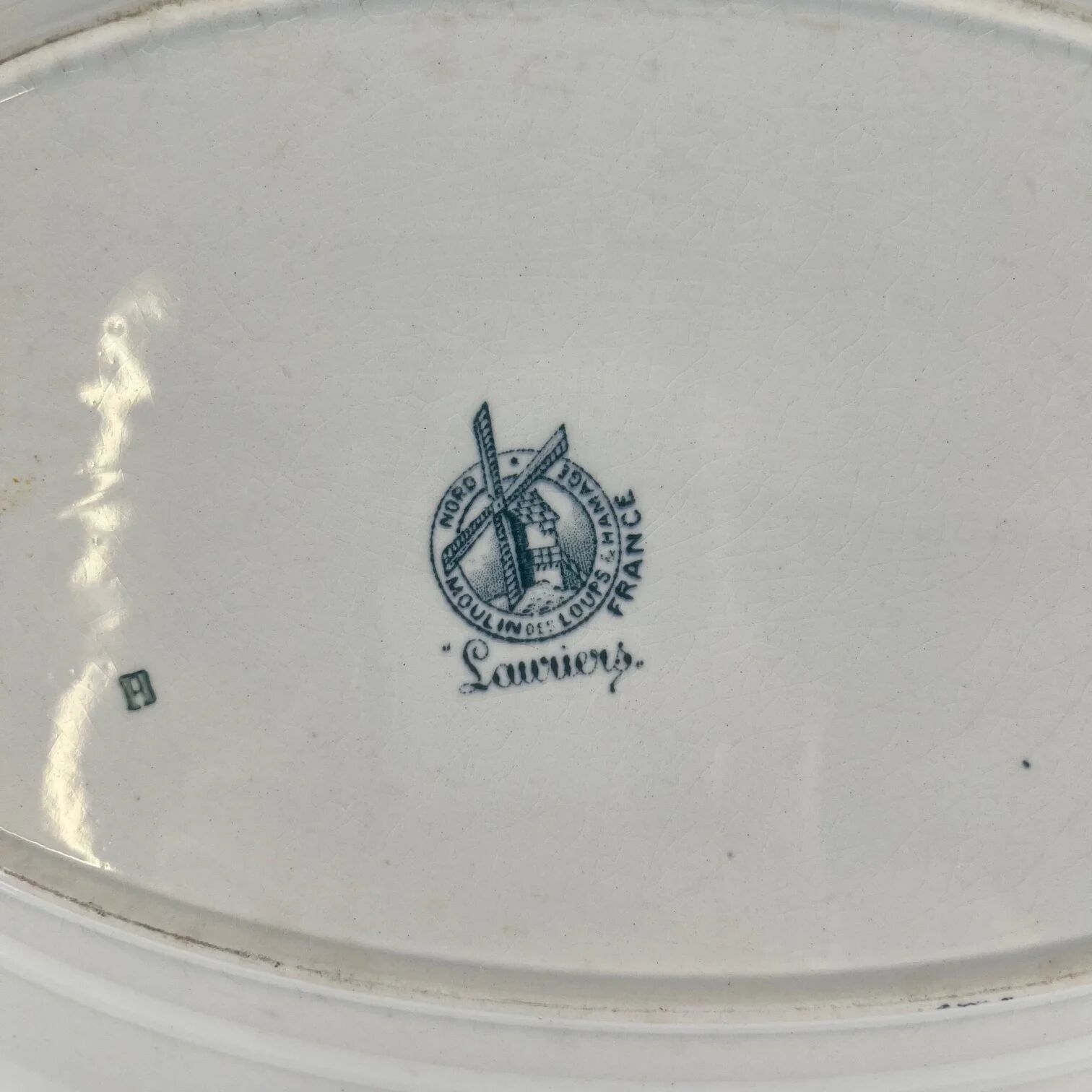 Large oval ironstone dish model "Laurels" by Moulins des Loups - Hamage, 1900
