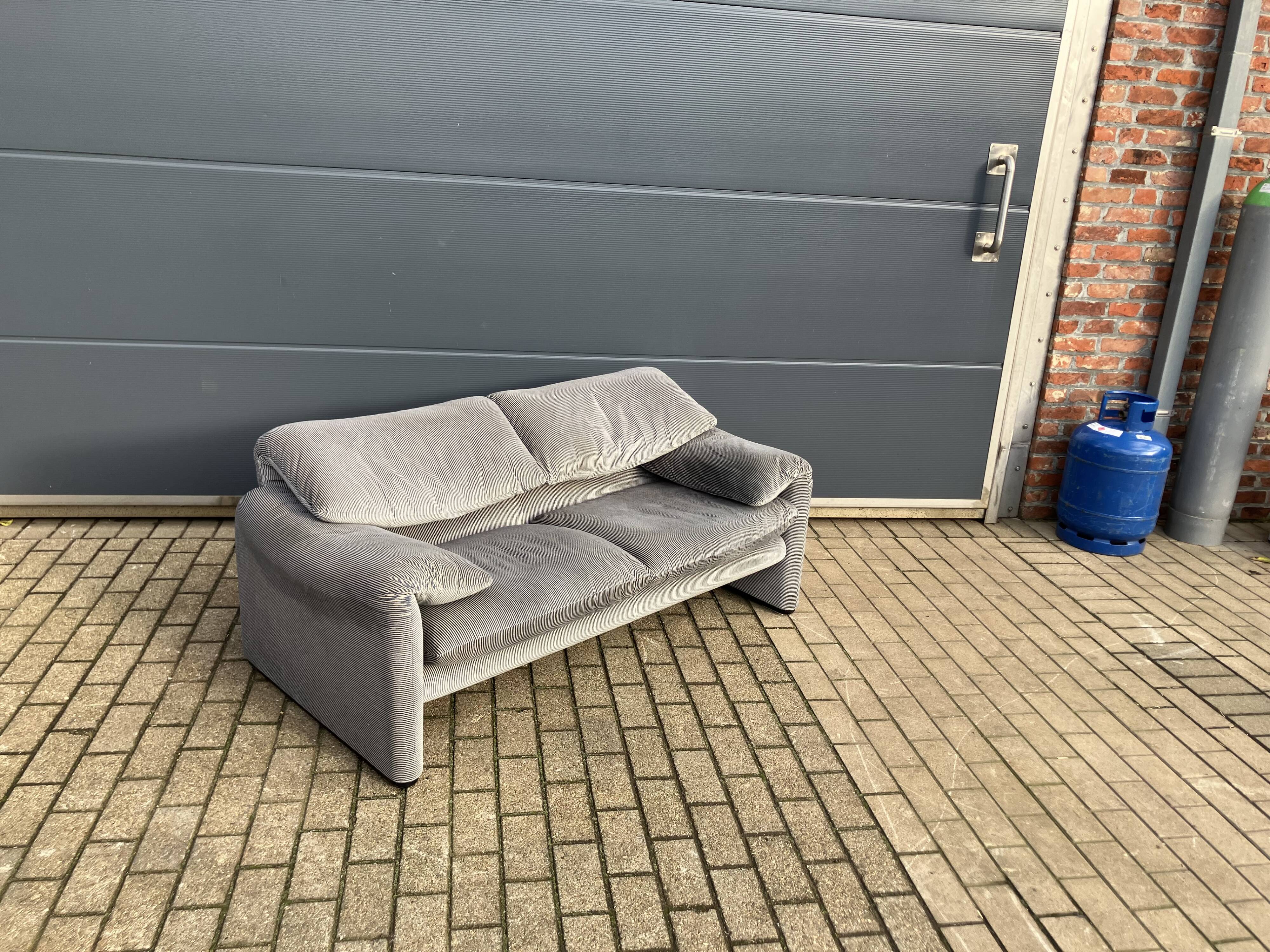 Cassina Maralunga 2 seater sofa, light gray Vico Magistretti