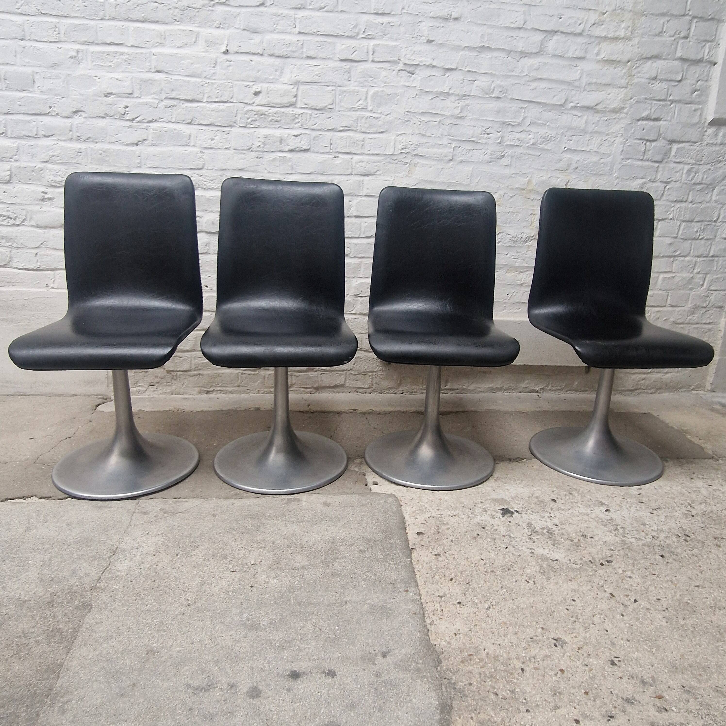 Set of 4 vintage design tulip chairs from the 70s/80s.