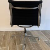 Charles & Ray Eames swivel chair mod EA106 Herman miller