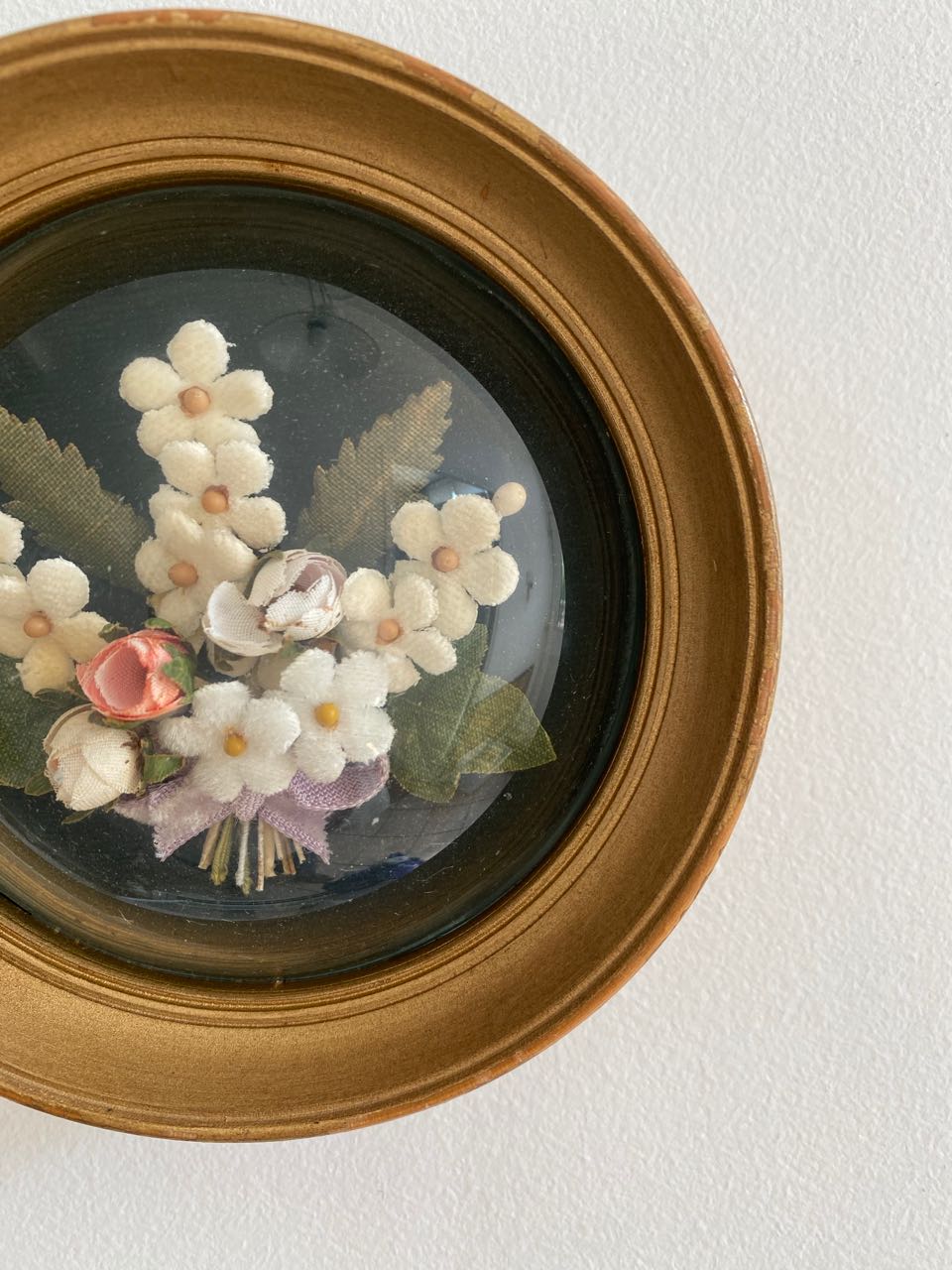 Vintage bulging frame