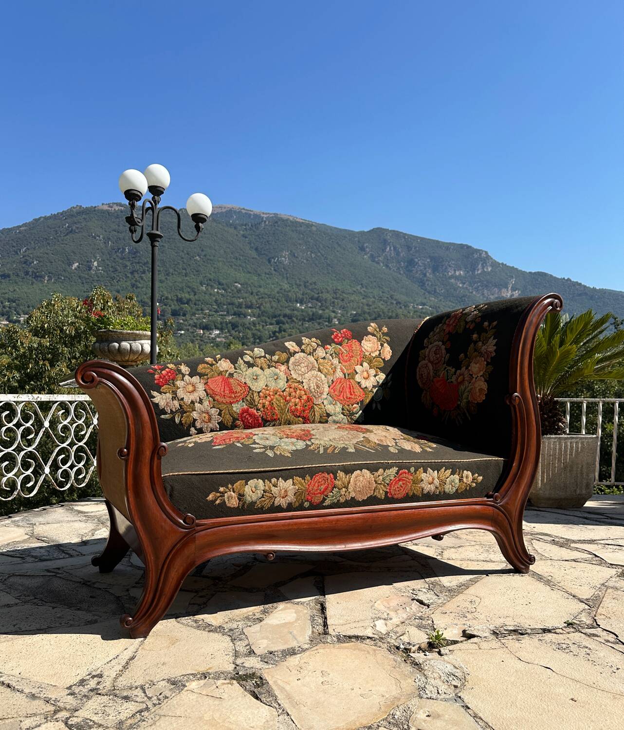 Small Meridian in solid mahogany from the 19th century Restoration period