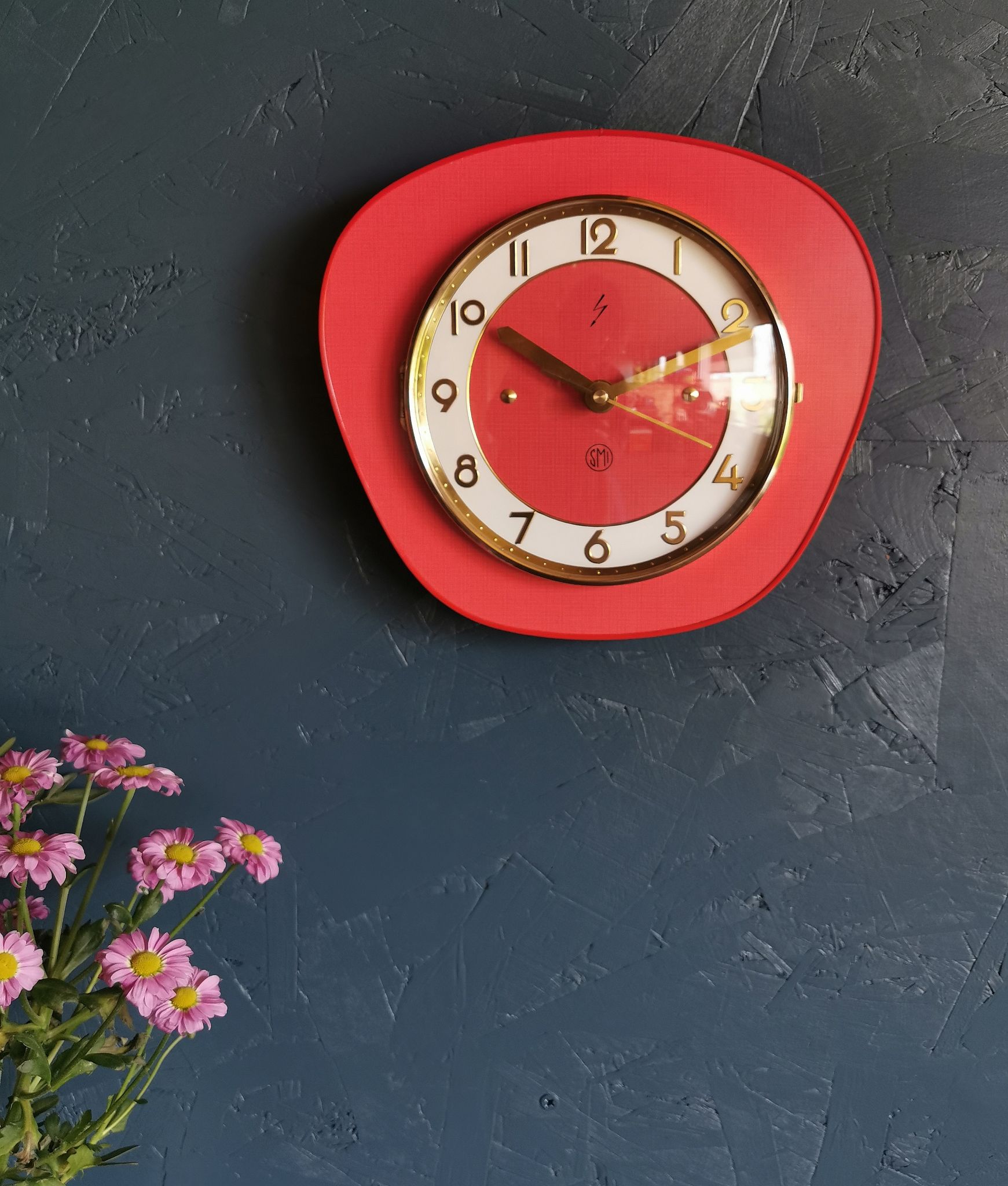 Horloge formica vintage pendule murale silencieuse trapèze "SMI rouge"
