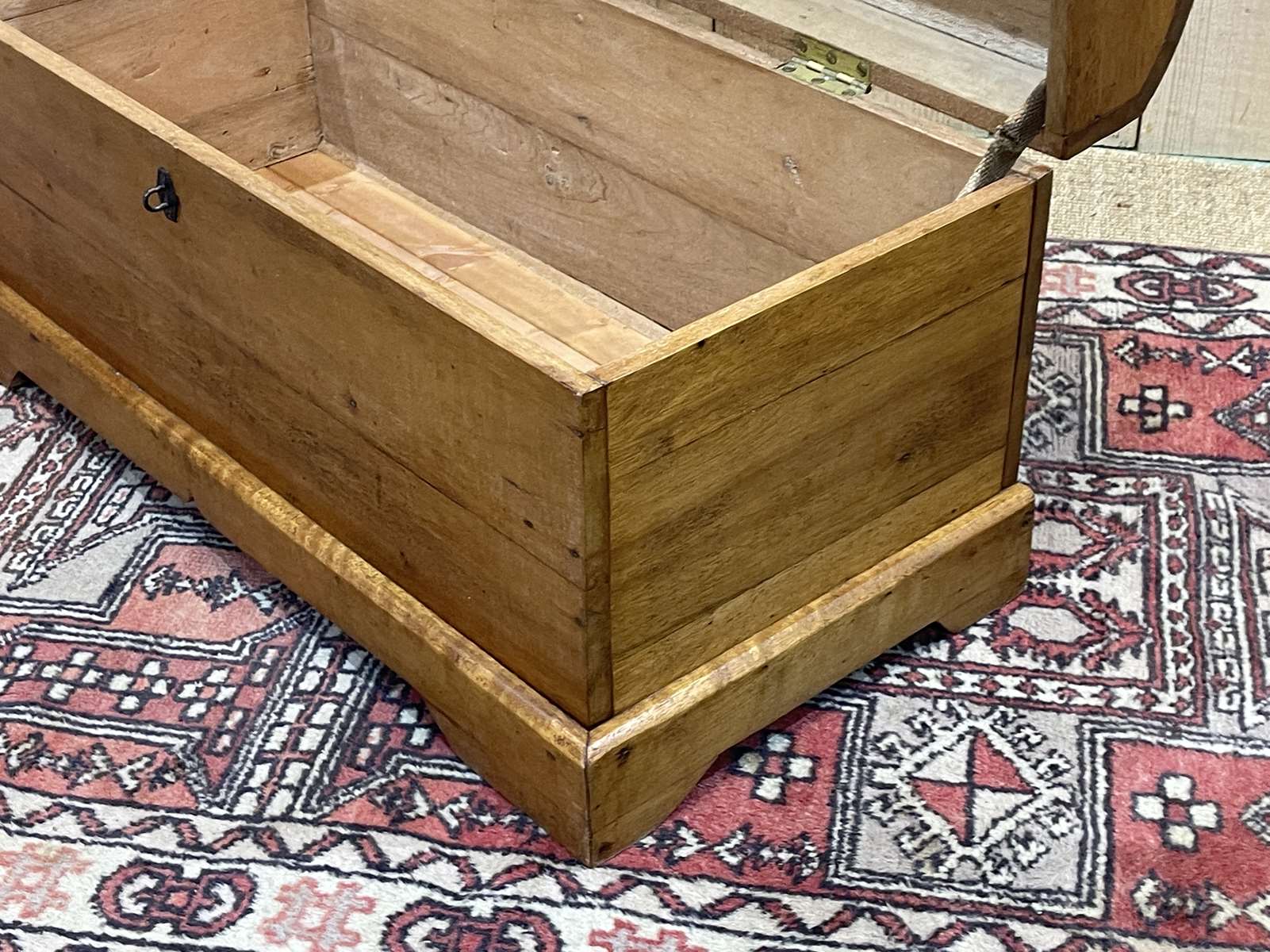 English mahogany chest from the 1950s