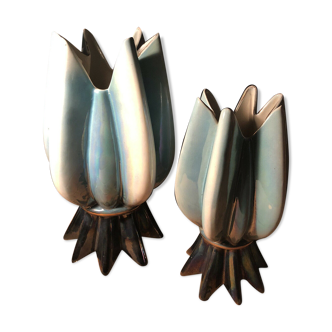 Pair of vases in iridescent ceramic shape flower