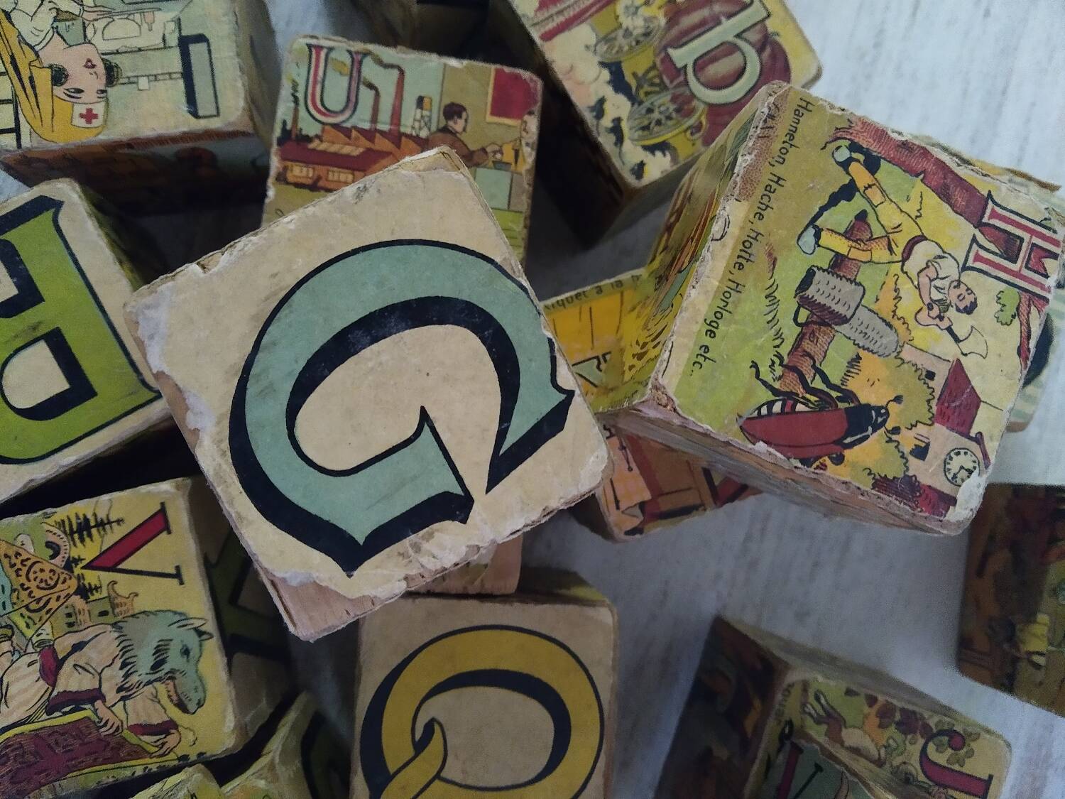 Lot de cubes en bois