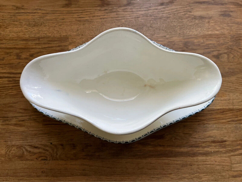 Sauceboat and old earthenware dish Salins - Terre de fer