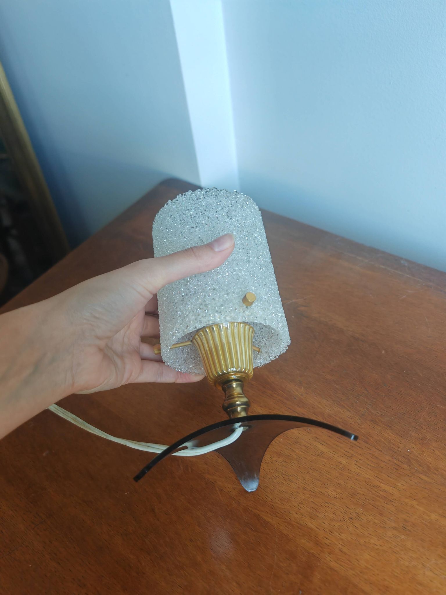 Vintage tripod lamp 60s/70s – Smoked Plexiglass, Brass & Frosted granite glass