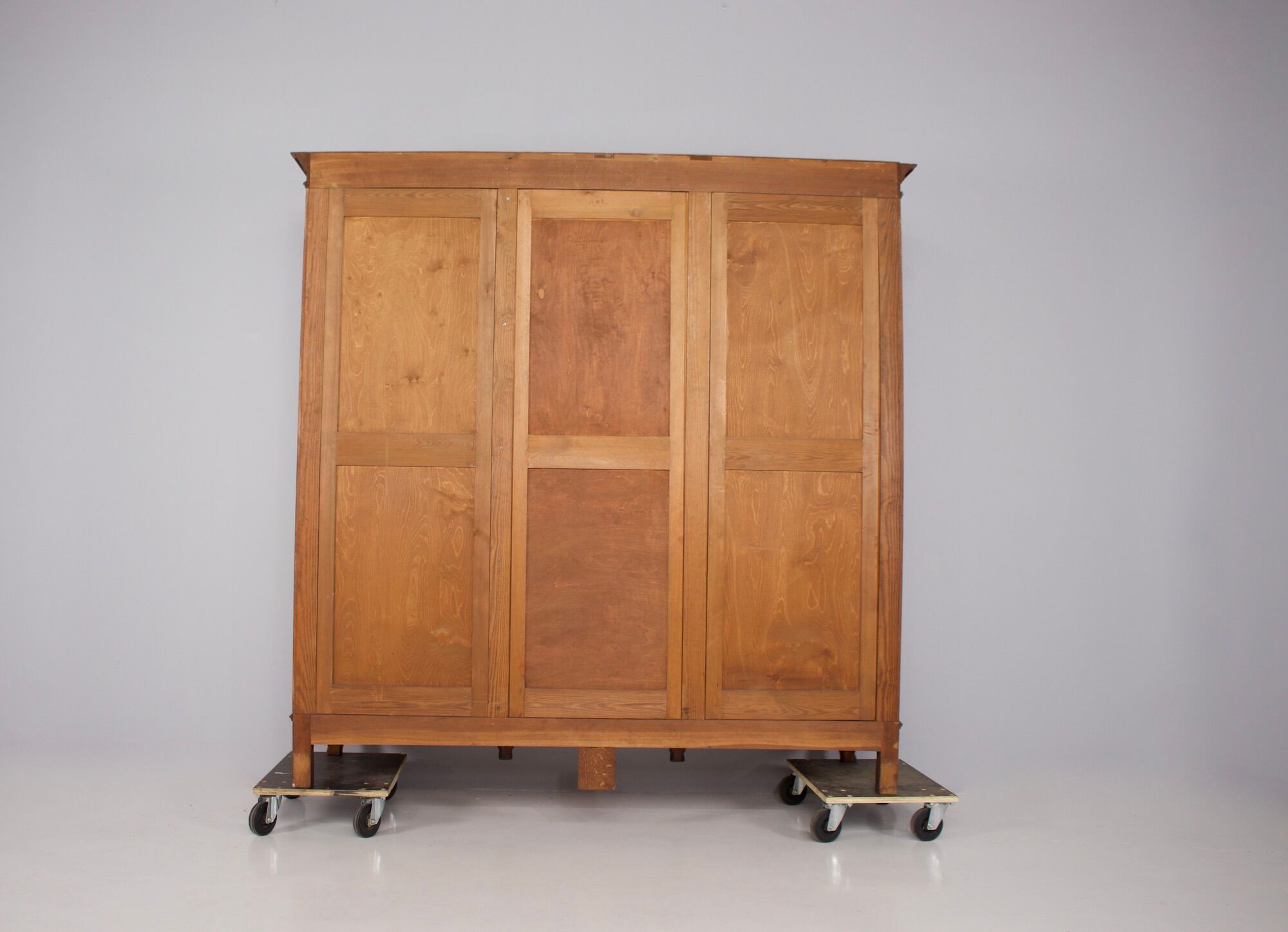 Wardrobe 3 doors Louis XV