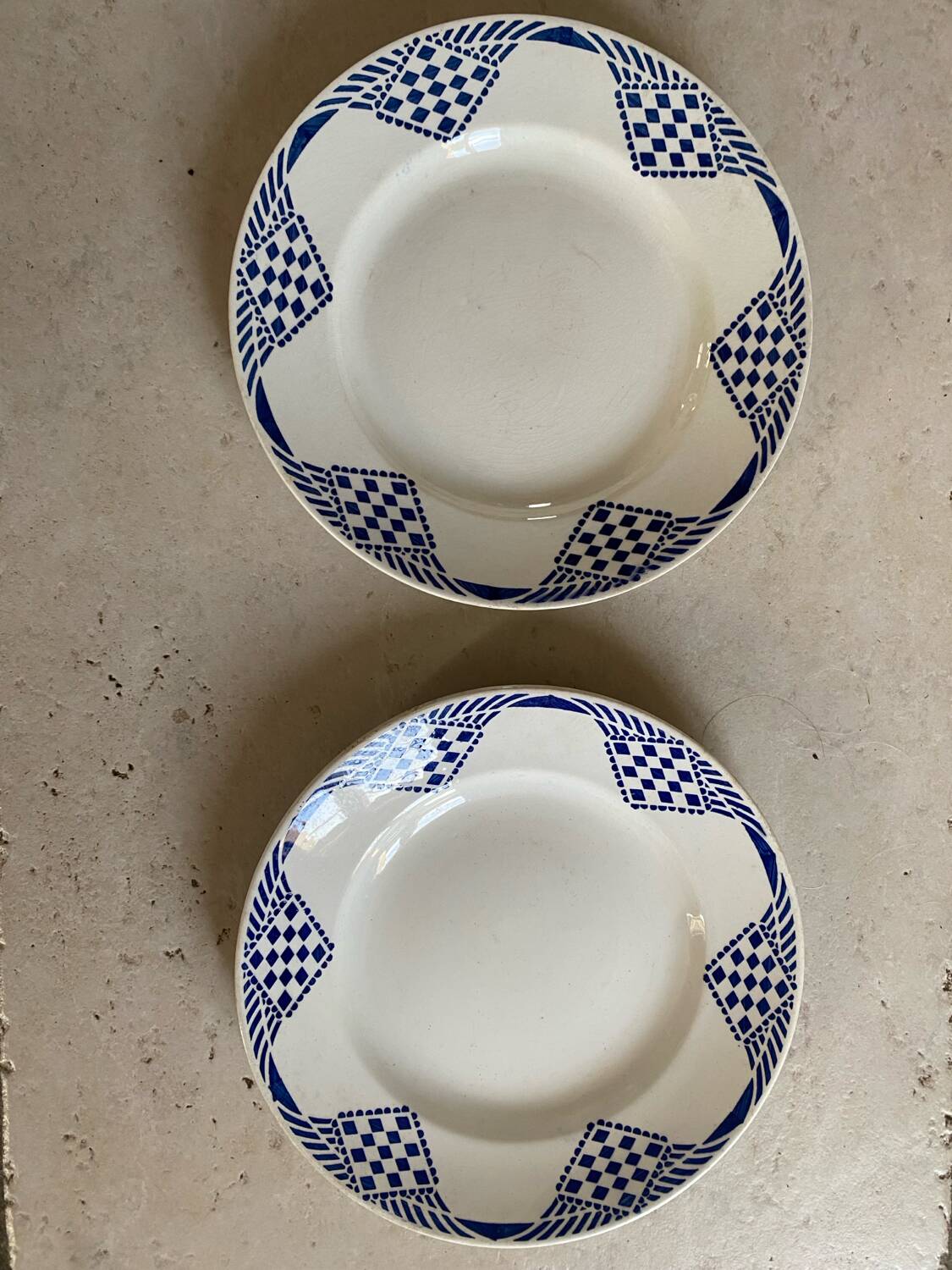 Plates model Pantin mill of wolves