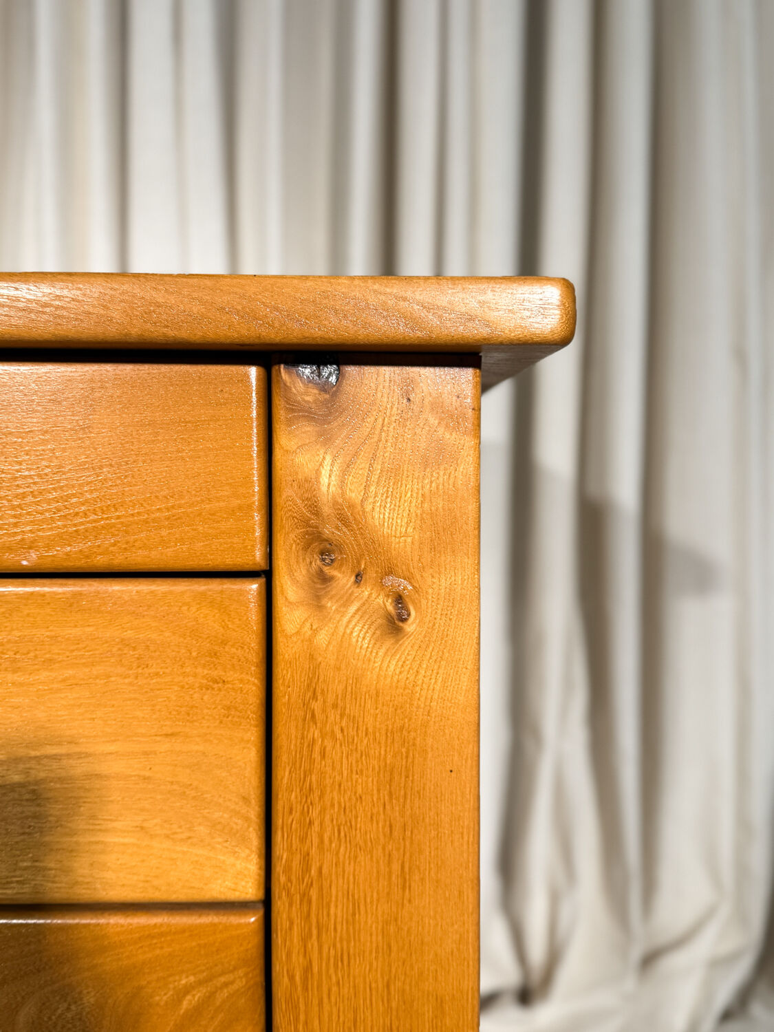 Elm chest of drawers
