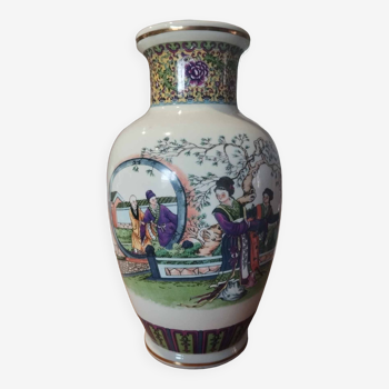 Vase chinois en porcelaine signé