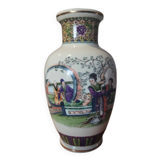 Vase chinois en porcelaine signé
