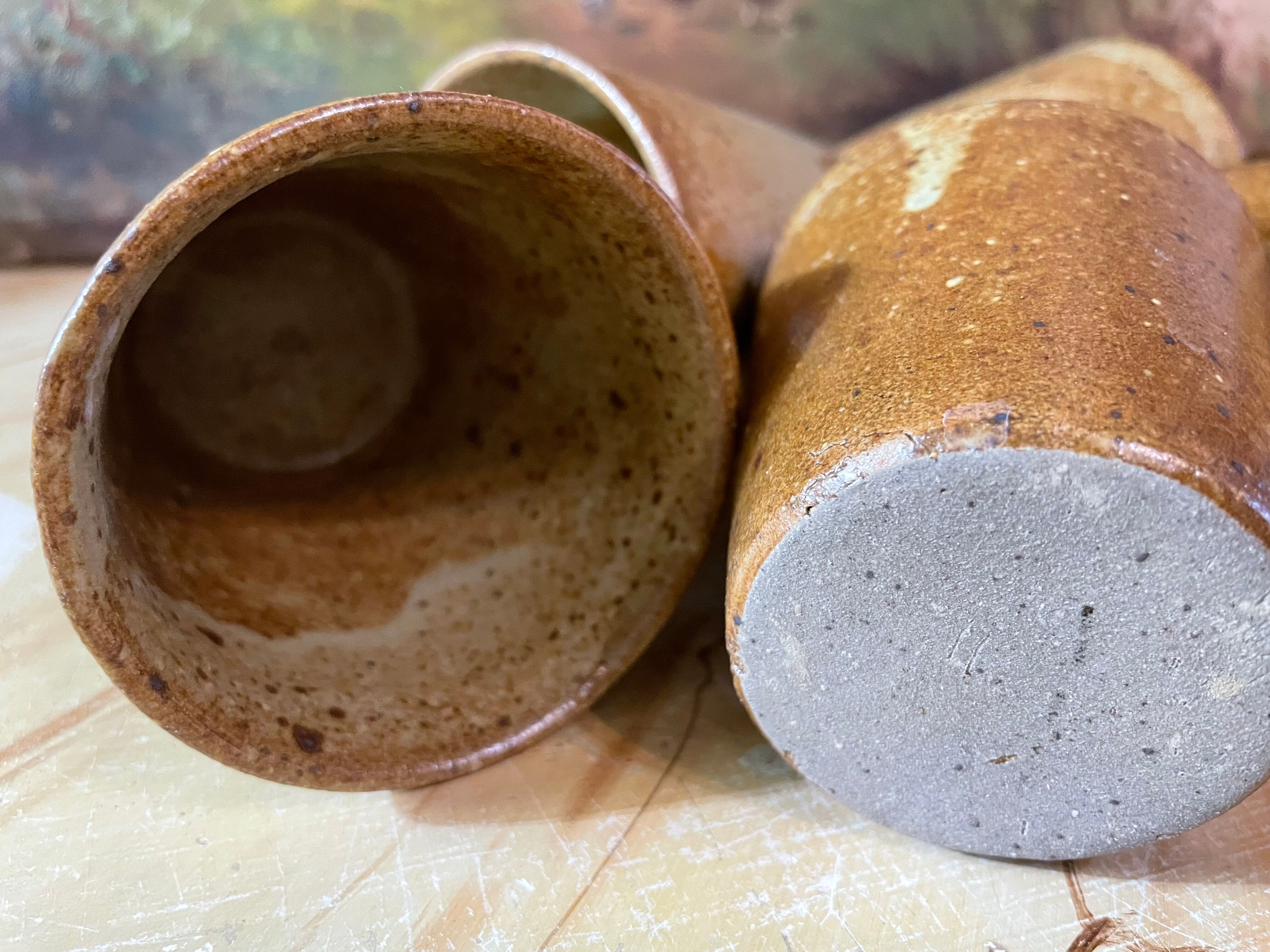 6 mugs in vintage stoneware
