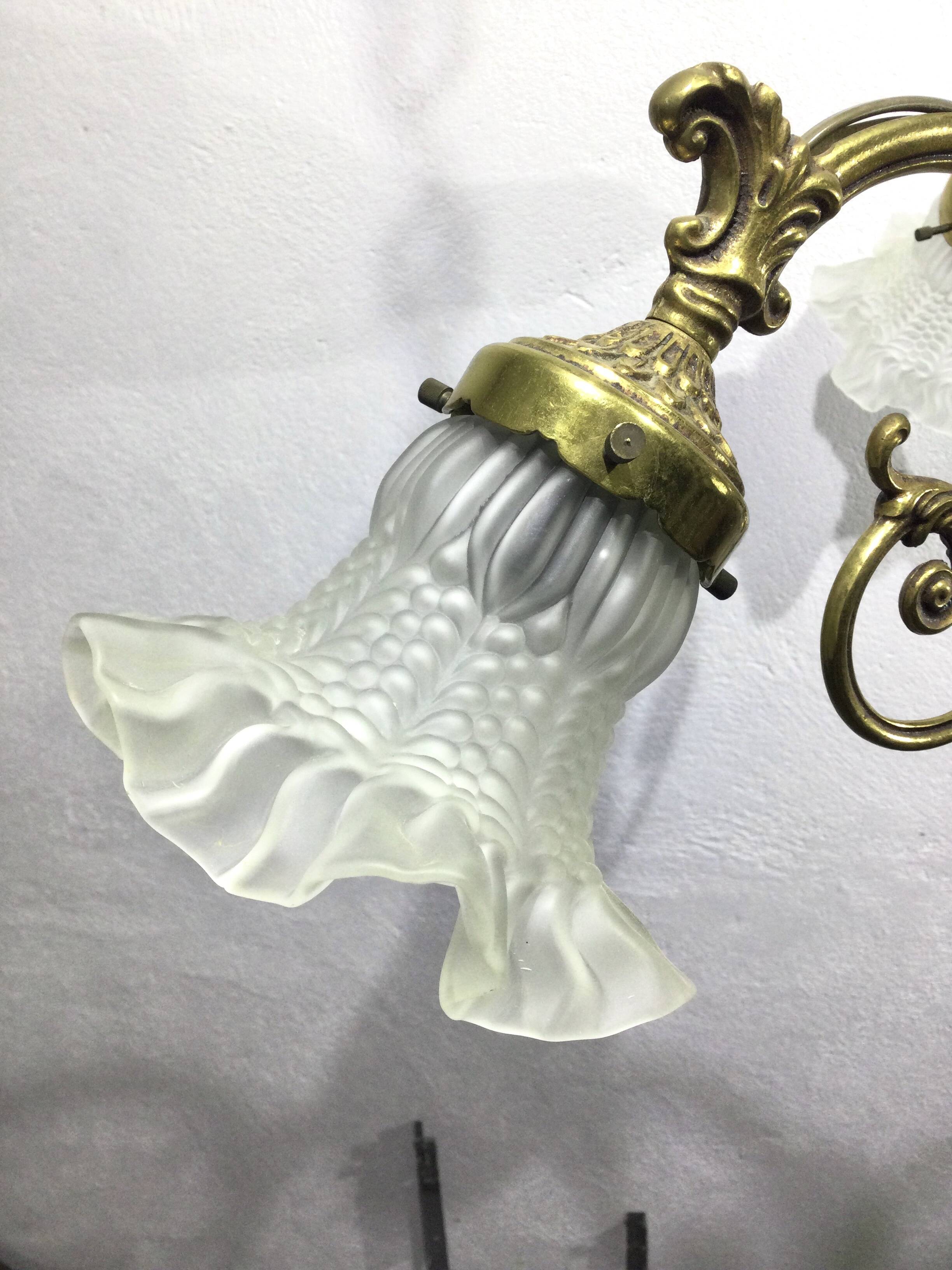 3-light chandelier in bronze and glass tulips