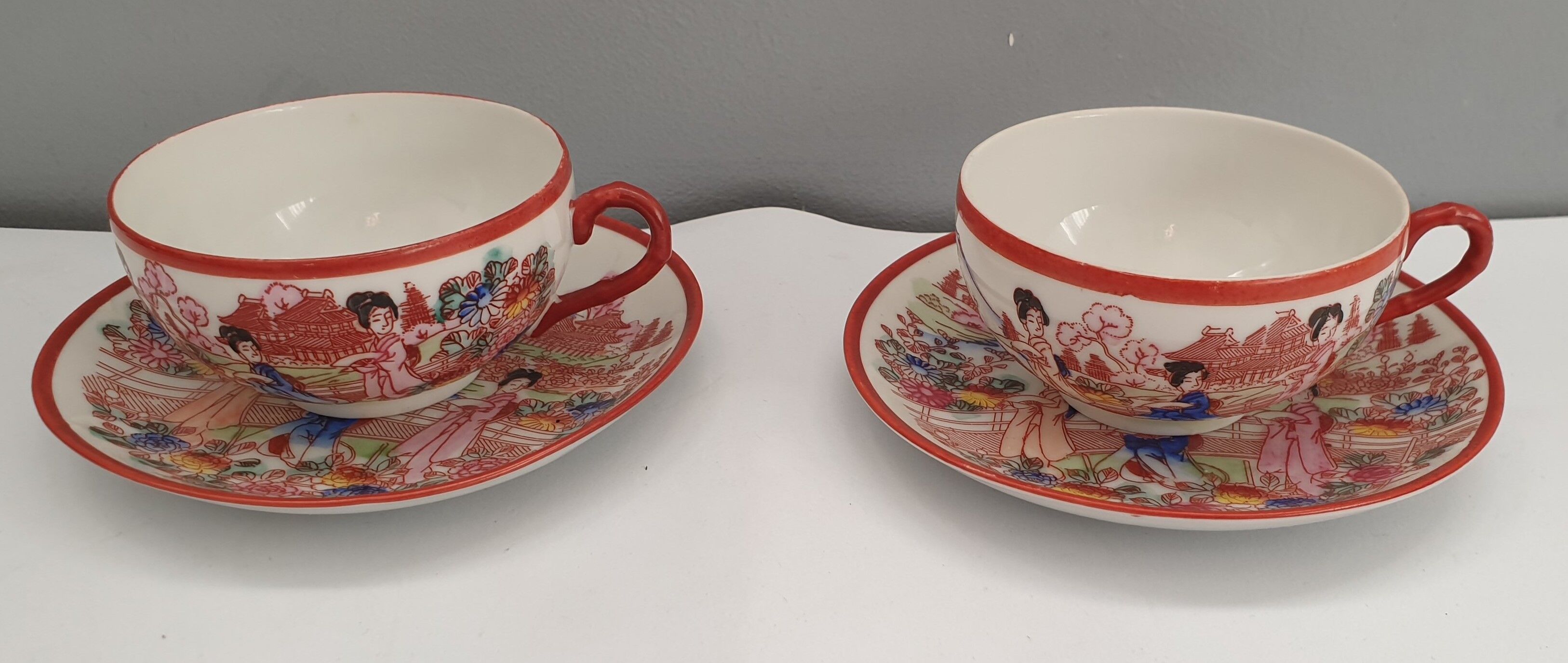 Deux tasses a the ou a cafe vintage en porcelaine du Japon