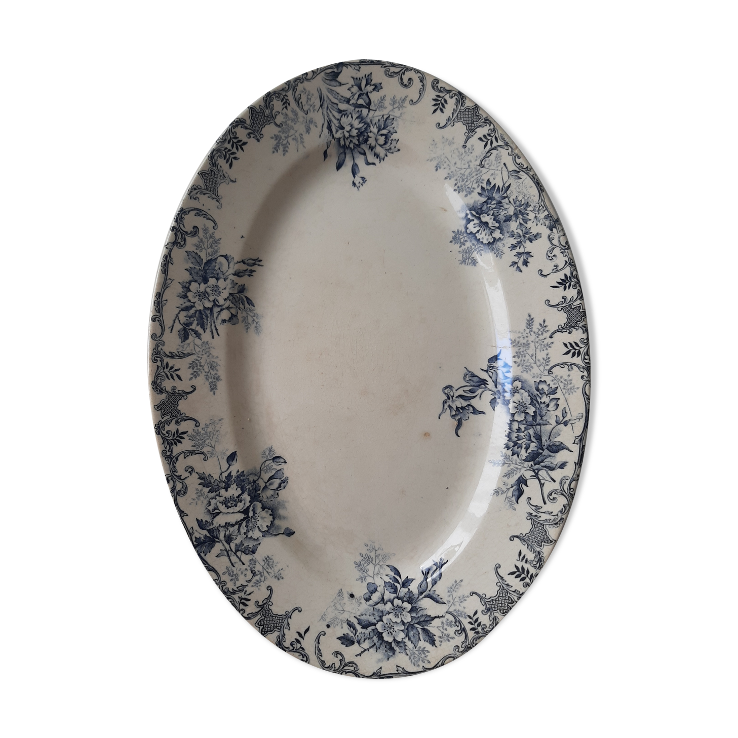 Oval dish in iron earth