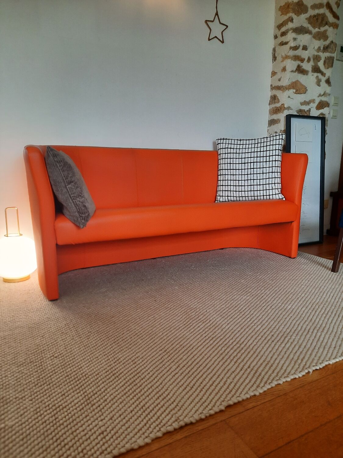 Curved vintage orange canapé with a pop spirit, seventies design piece.