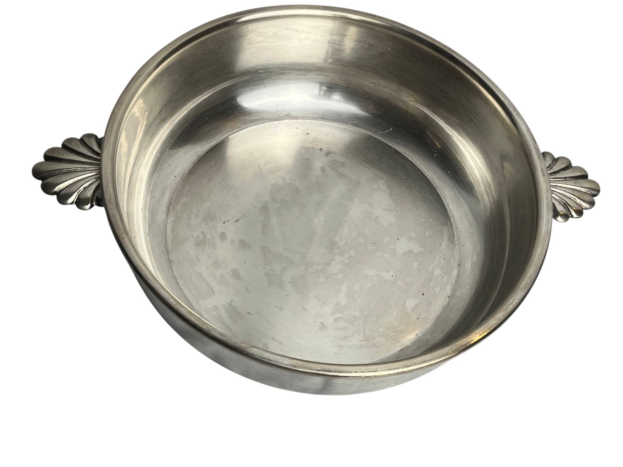 Tableware, silver-plated vegetable dish with shell handles, 20th century.