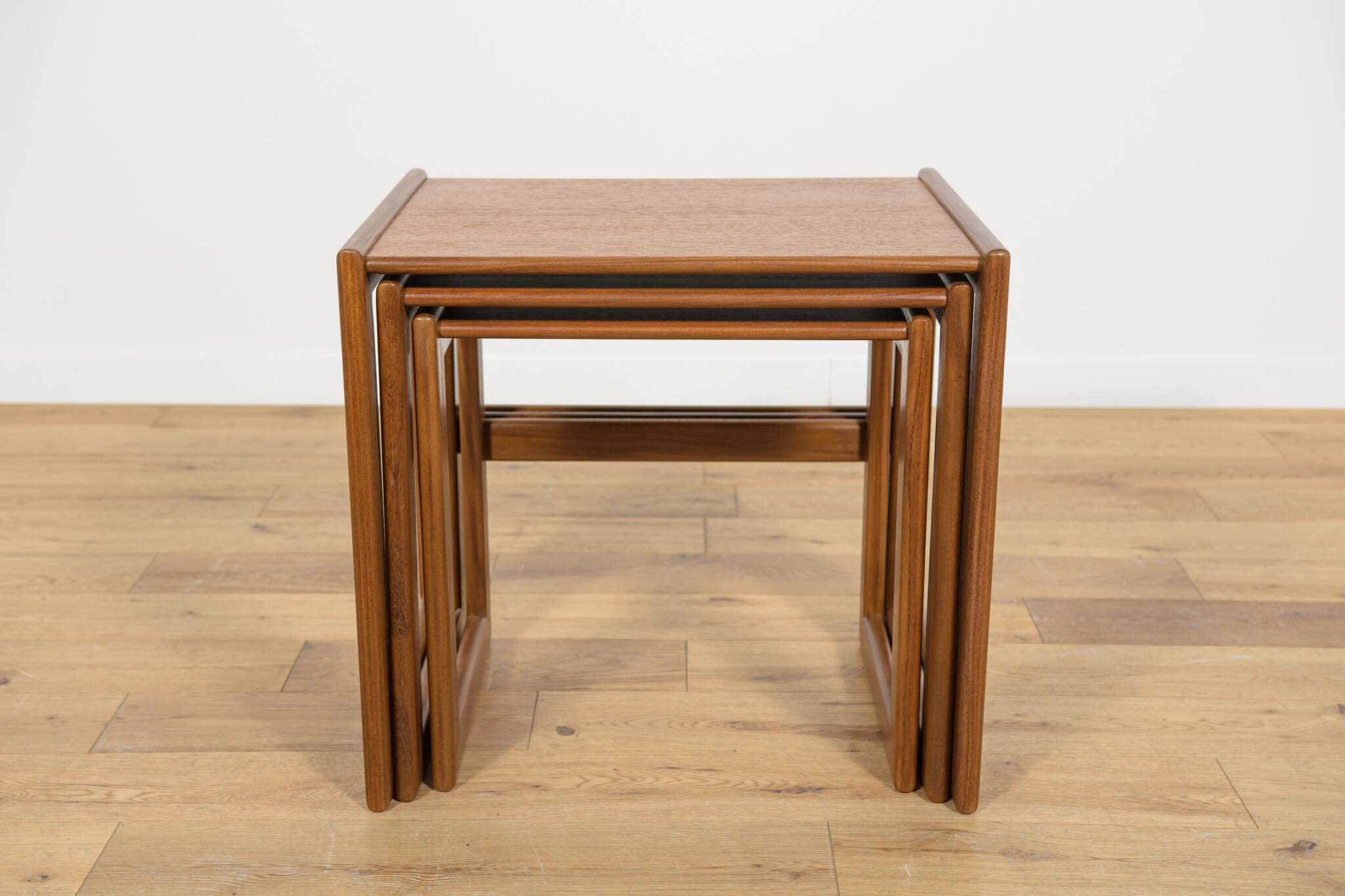 Tables Gigognes Mid-Century en Teck, Royaume-Uni, 1960s, Set de 3
