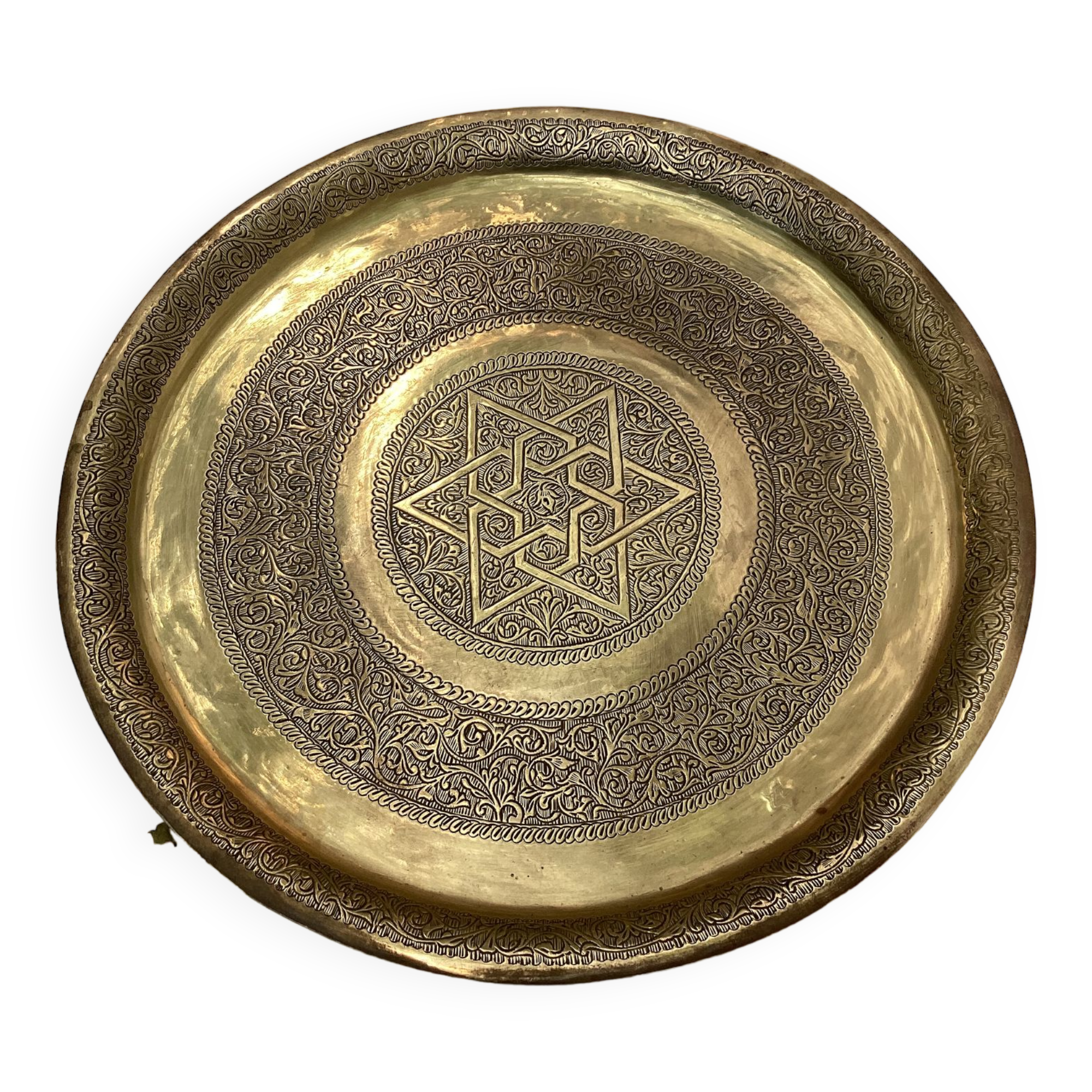 Moroccan tray in gilded brass dimension: height -2.5cm- diameter -35cm-