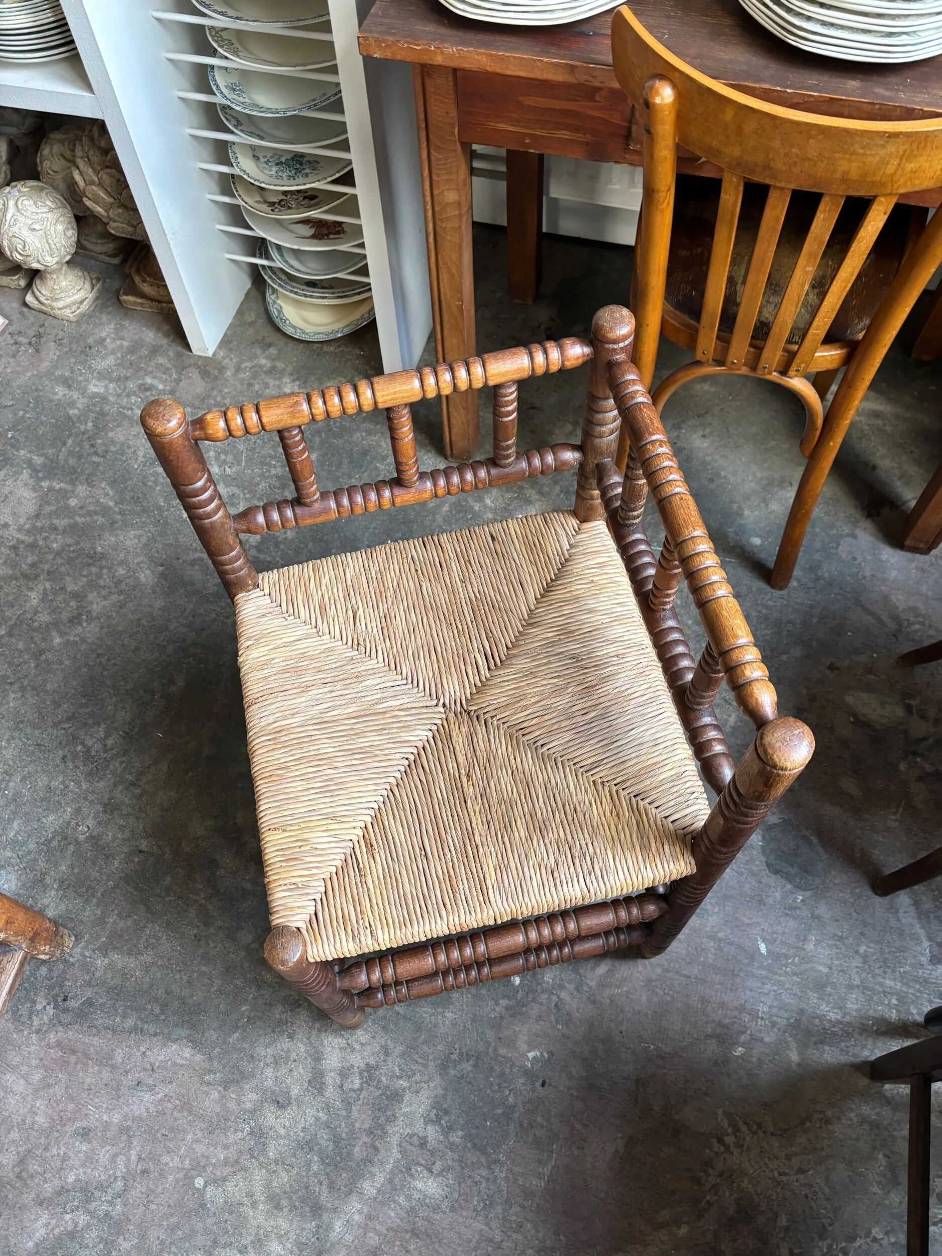 Corner chair in turned wood and straw