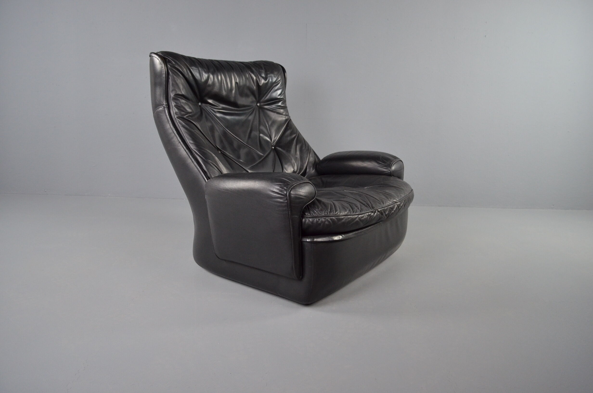 Airborne Orchidée lounge chair by Michel Cadestin 1970