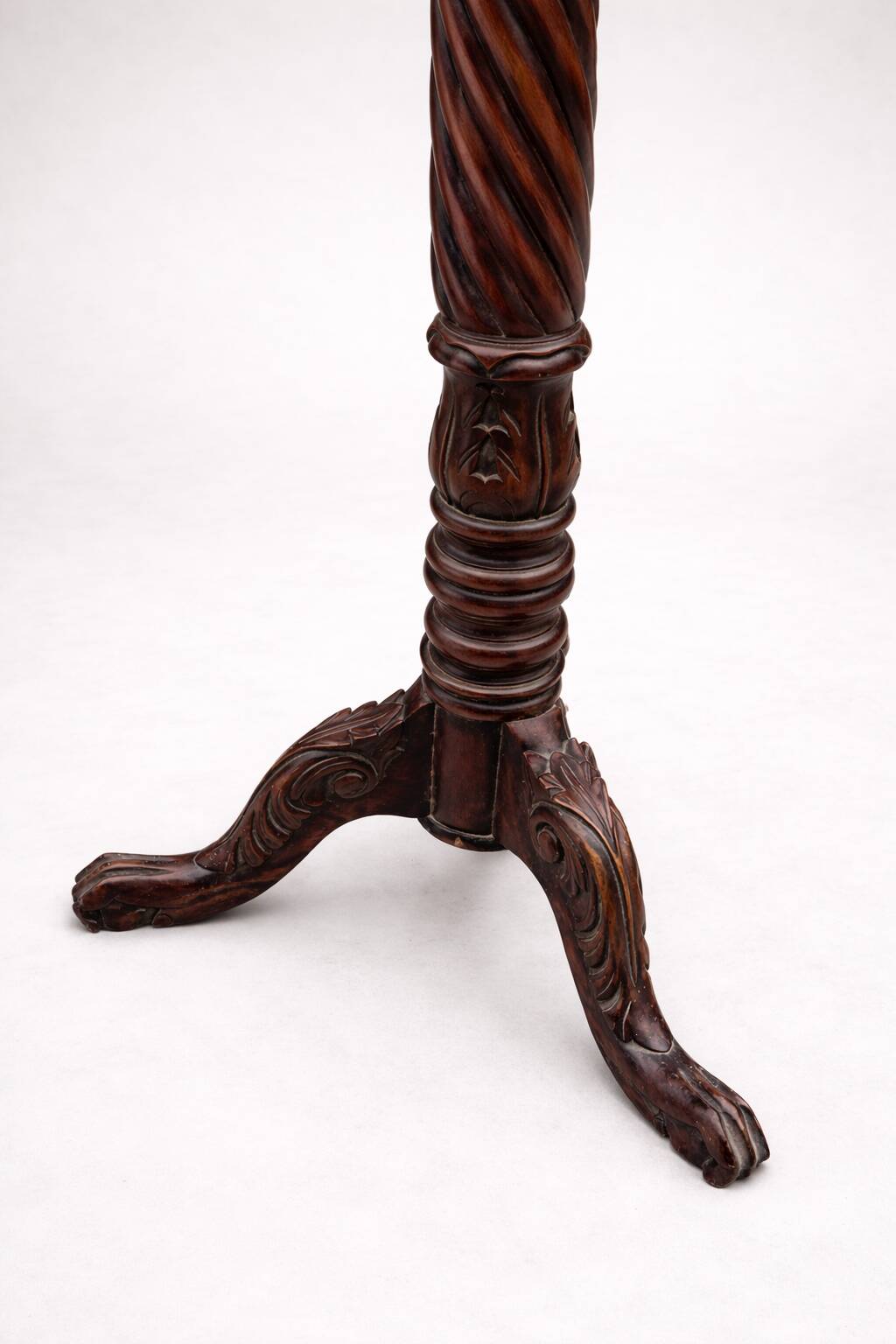 Carved wooden torchère, twisted column – Louis XIII style – XI