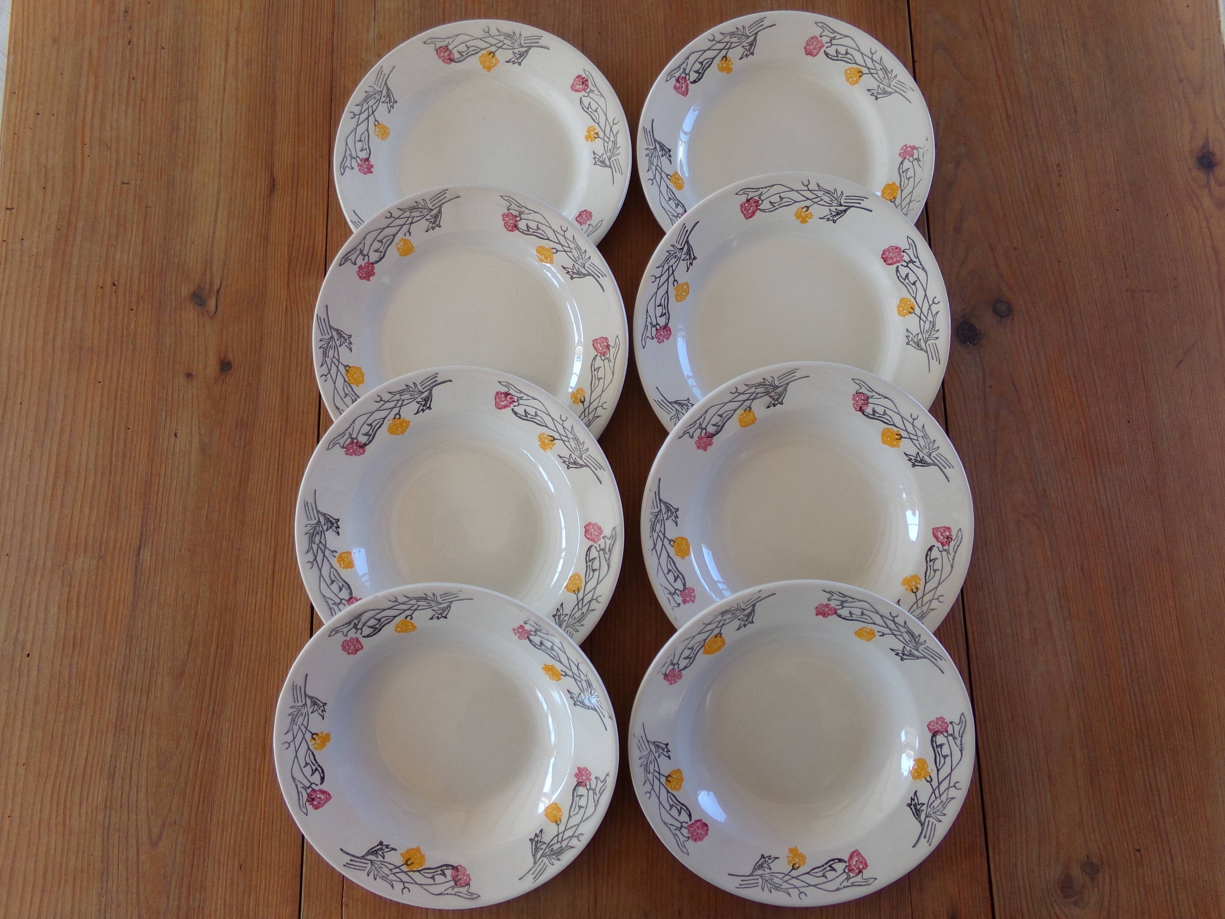 4 hollow plates and 4 old flat plates with floral decoration
