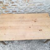 Closing table a drawer