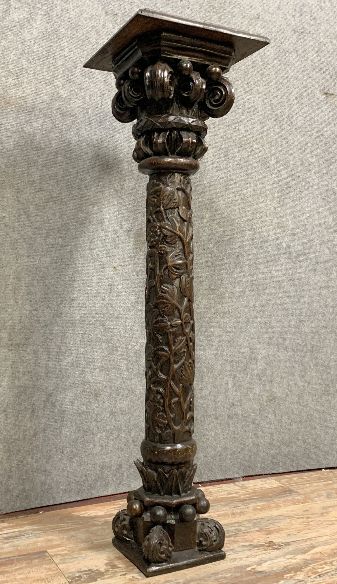 Asia XIXth century: magnificent pedestal column in hard wood carved around 1880