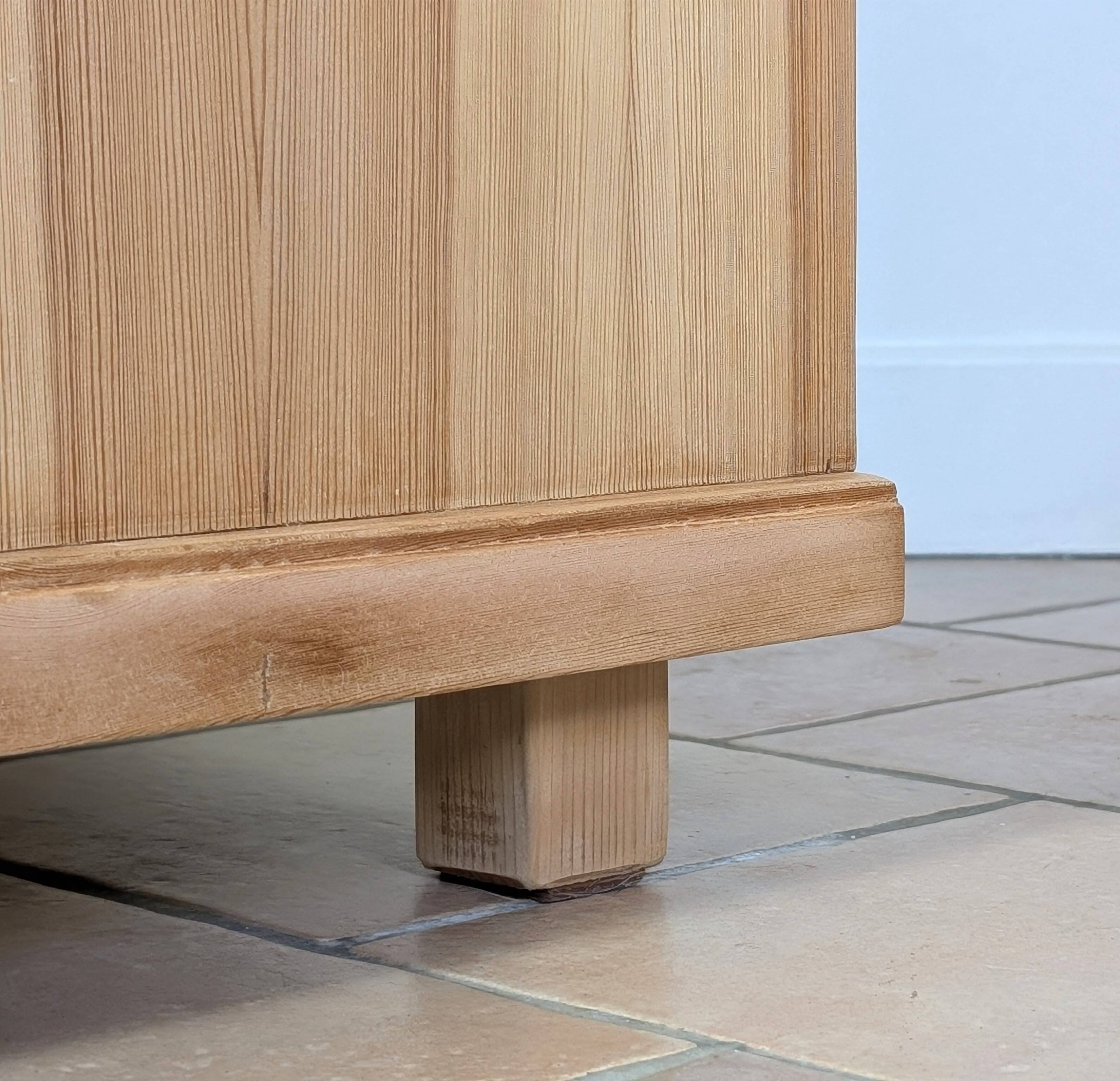 Pine chest of drawers