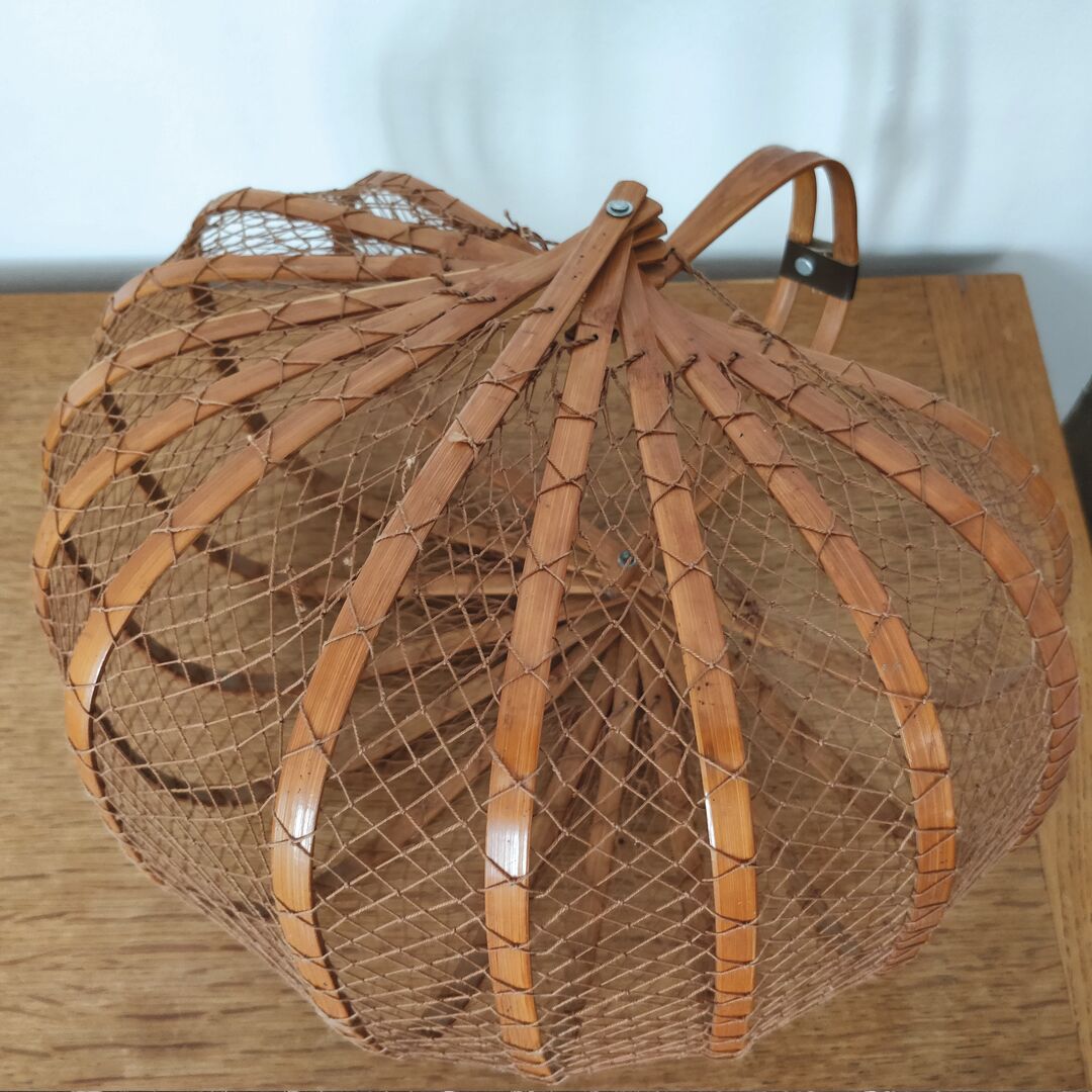 70s foldable mesh and bamboo basket