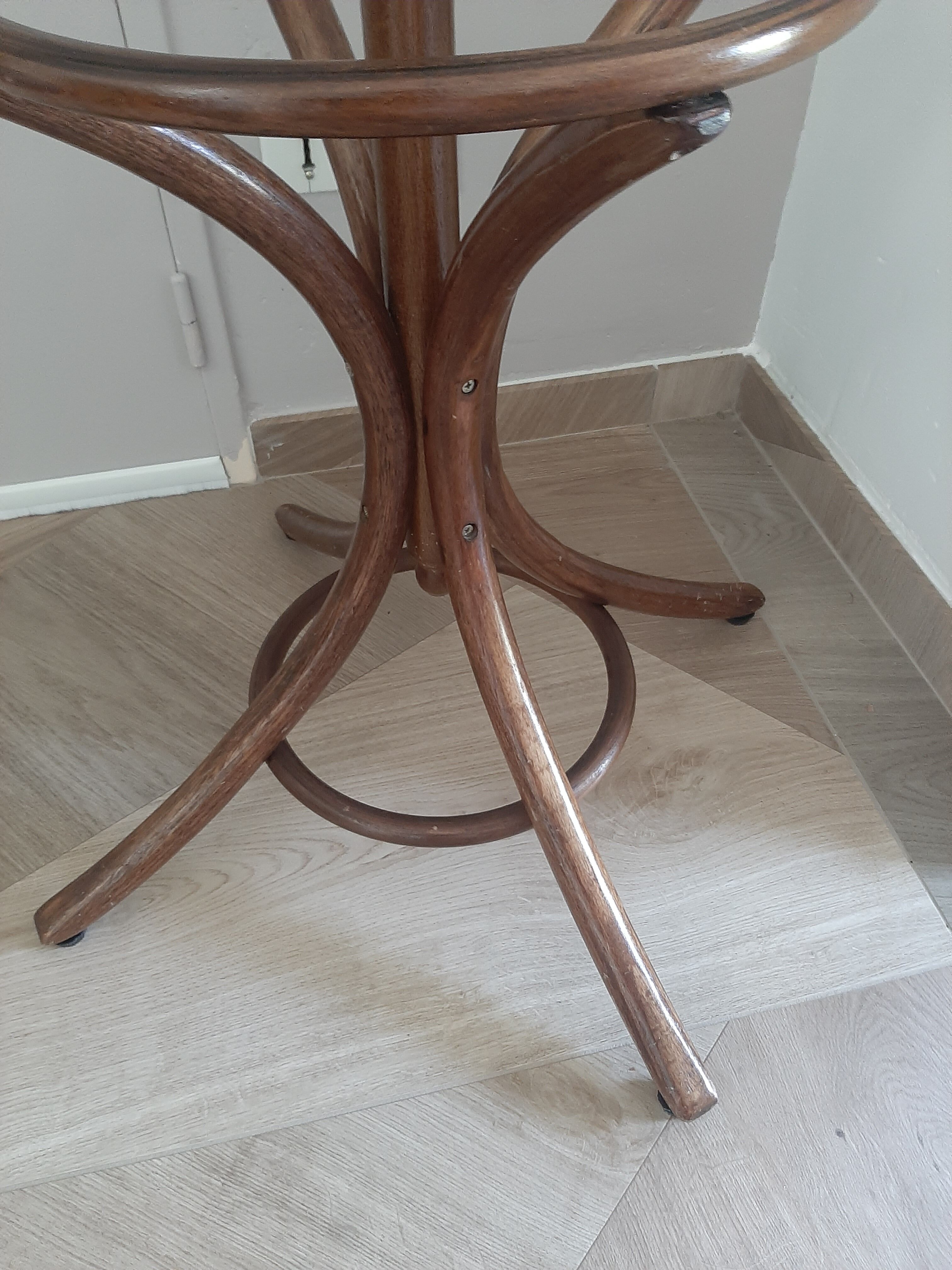 Wooden parrot coat rack - old style curved wood - 12 bells