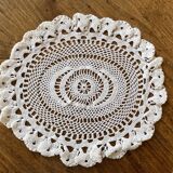 1 napperon au crochet, ovale, vintage ancien