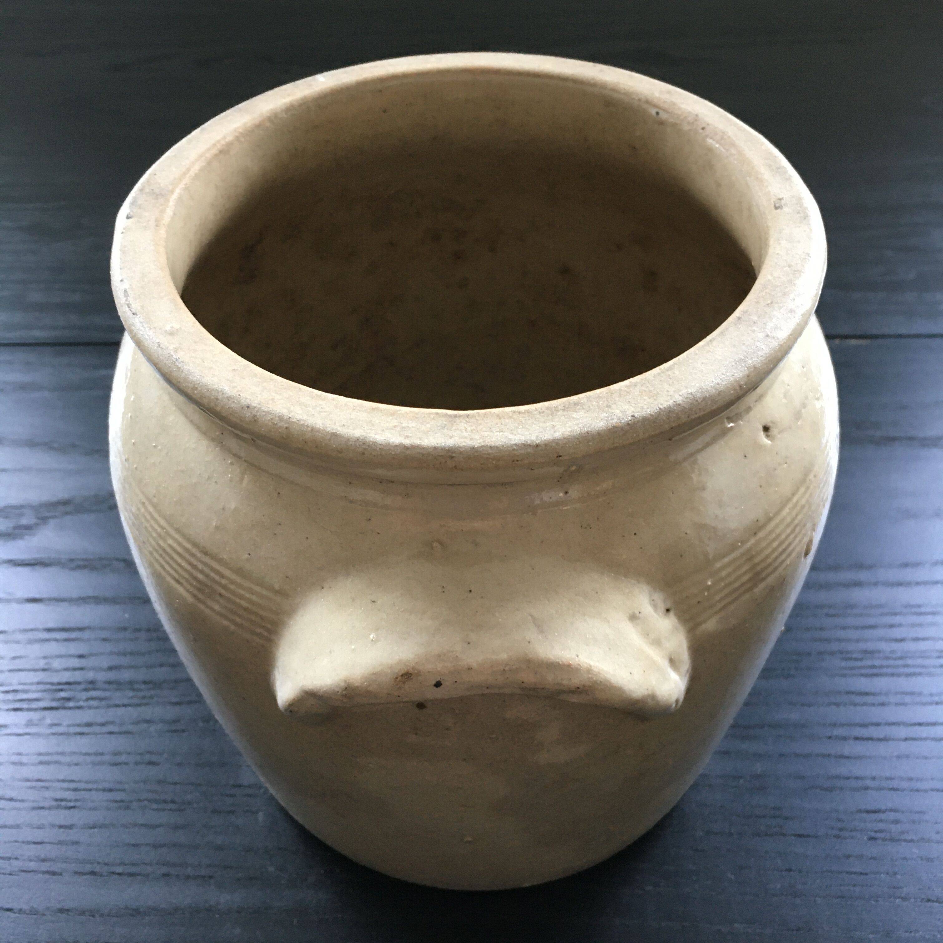 Beige stoneware plant pot/cachepot