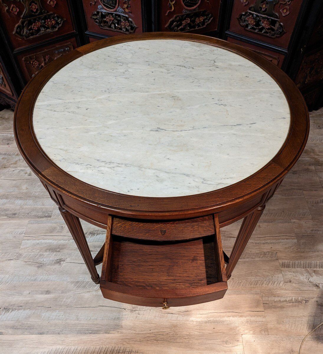 Round mahogany pedestal table Louis XVI