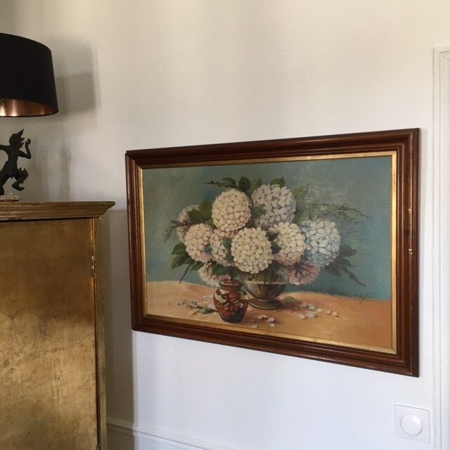 Table bouquet of hydrangeas