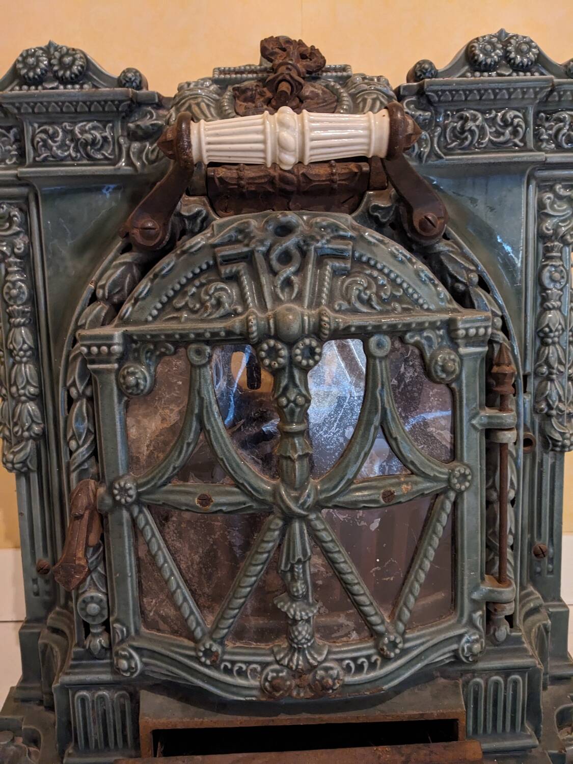 Mobile cast iron stove model "la chatte" designed by the French engineer Edmond Chaboche in 1883