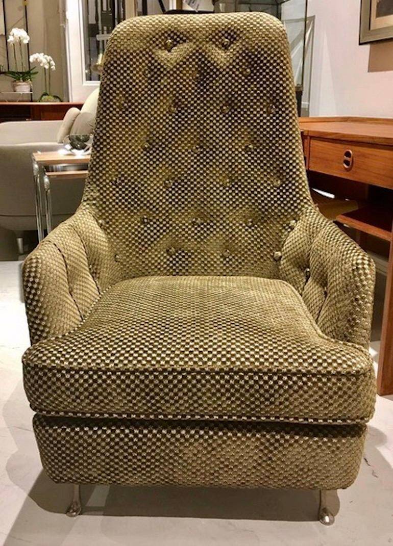 Mid-century buttoned armchair with metal legs