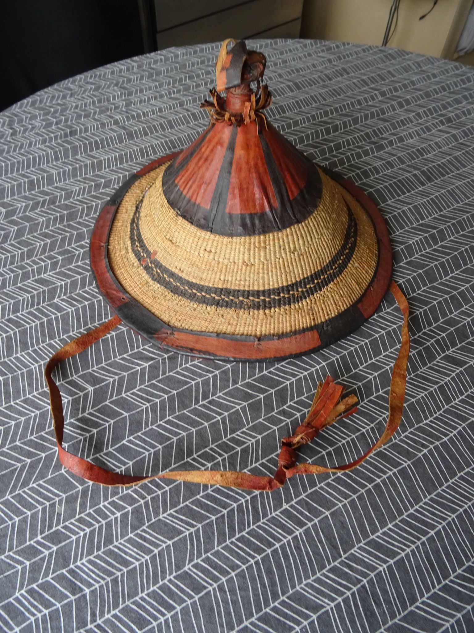 Chapeau berbère art ethnique vannerie et cuir
