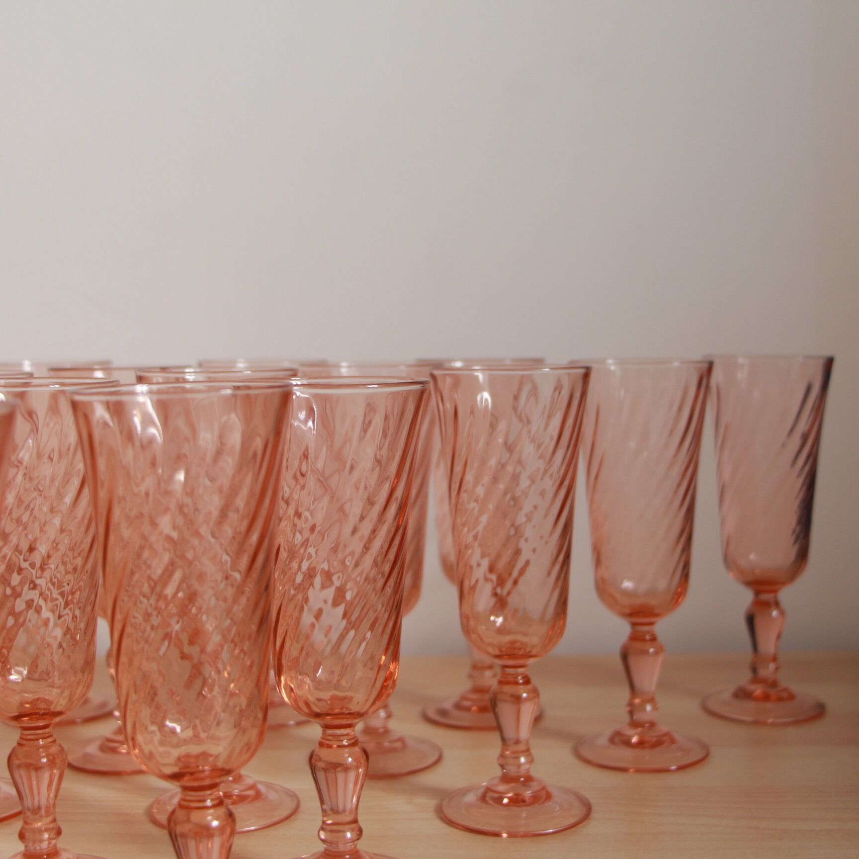 20 pink glass champagne flutes