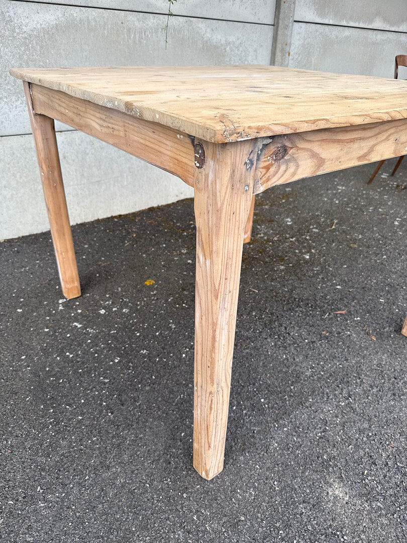 Farm table – vintage – table – rustic raw wood