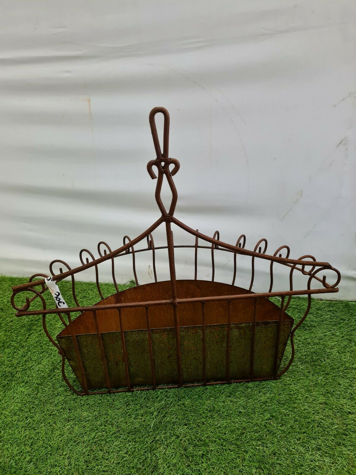 Iron wall planter