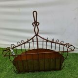 Iron wall planter