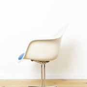 Off-White La Fonda Fiberglas Chair by Charles & Ray Eames for Herman Miller