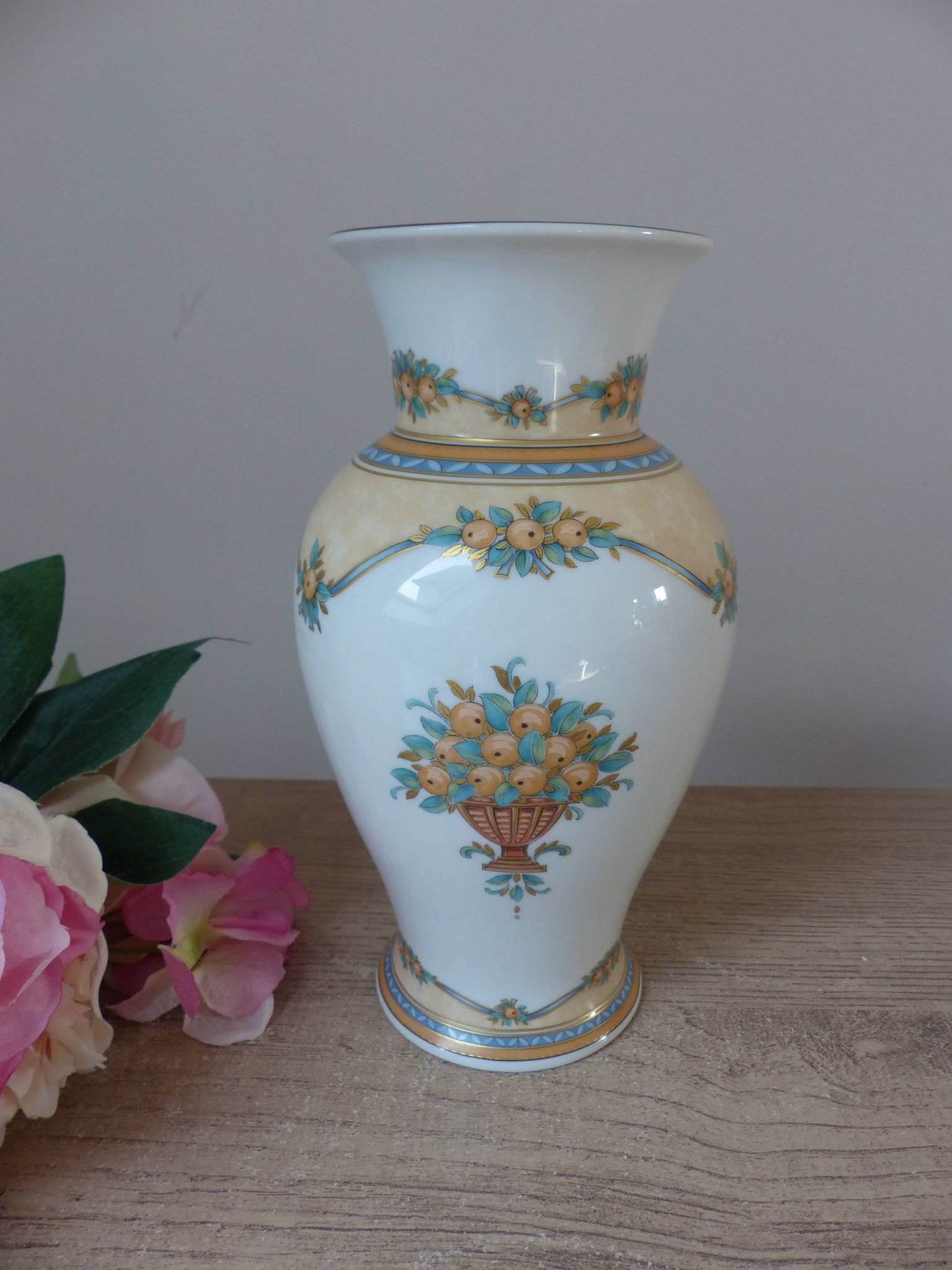 White Porcelain Vase Kaiser – Catherine Collection – Hand-Painted Decor