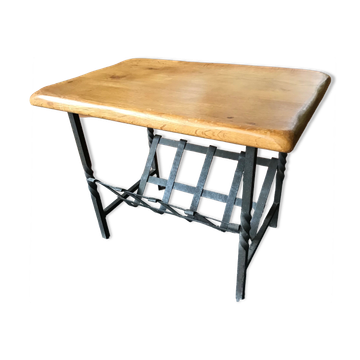 Coffee table or end of sofa making review holders in oak and wrought iron