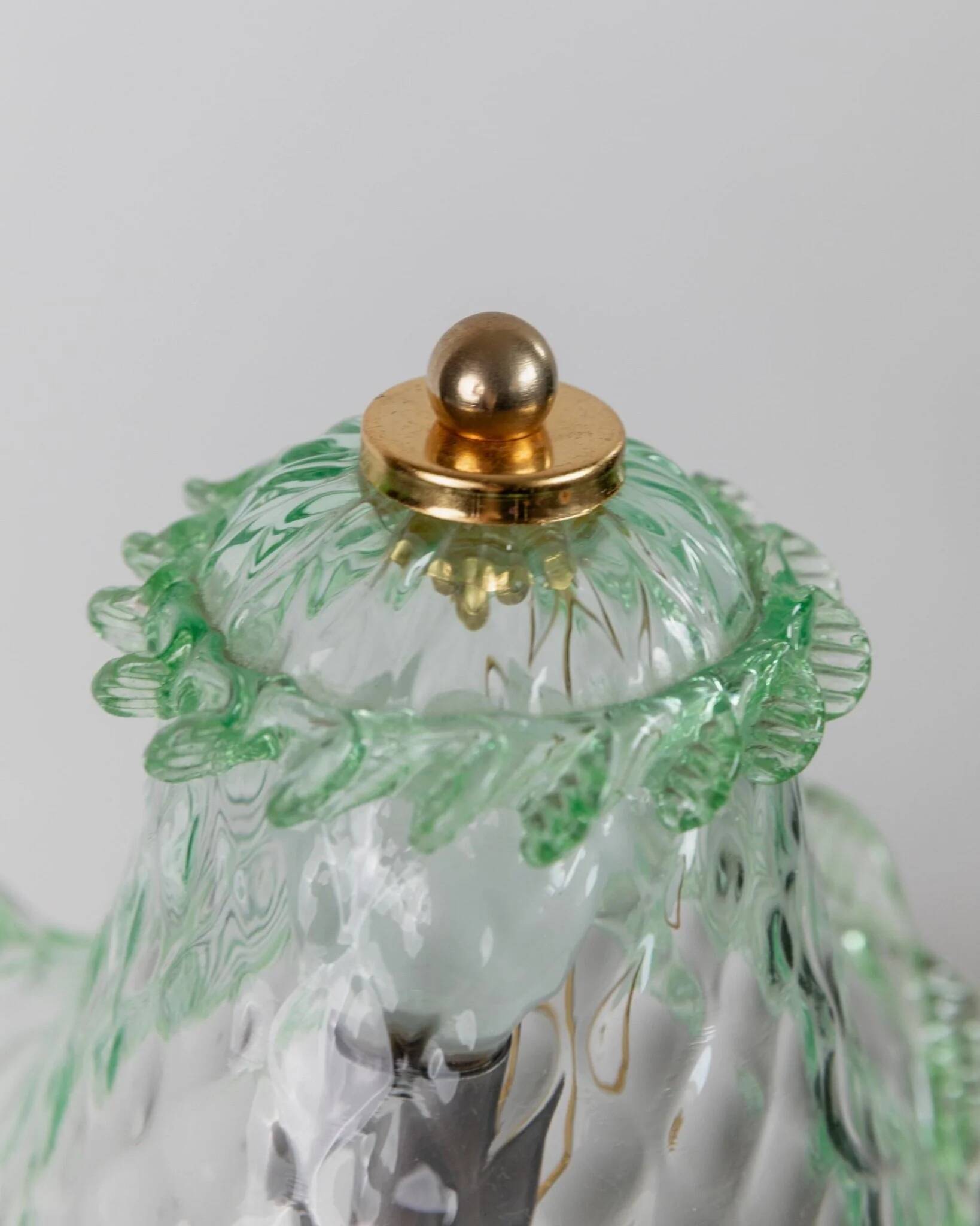 Murano Glass Table Lamp in Delicate Green, Wavy Shade, Italian 1980s Design – Elegant Bedside Decor